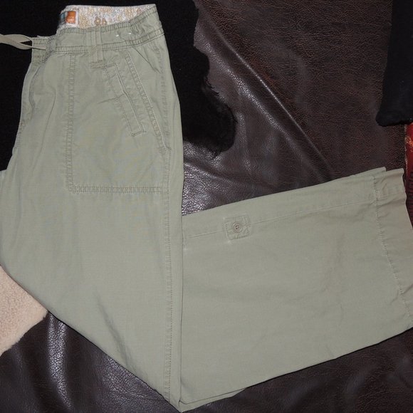 Old Navy - Women's "Just Below The Waist" Cargo - Picture 1 of 6